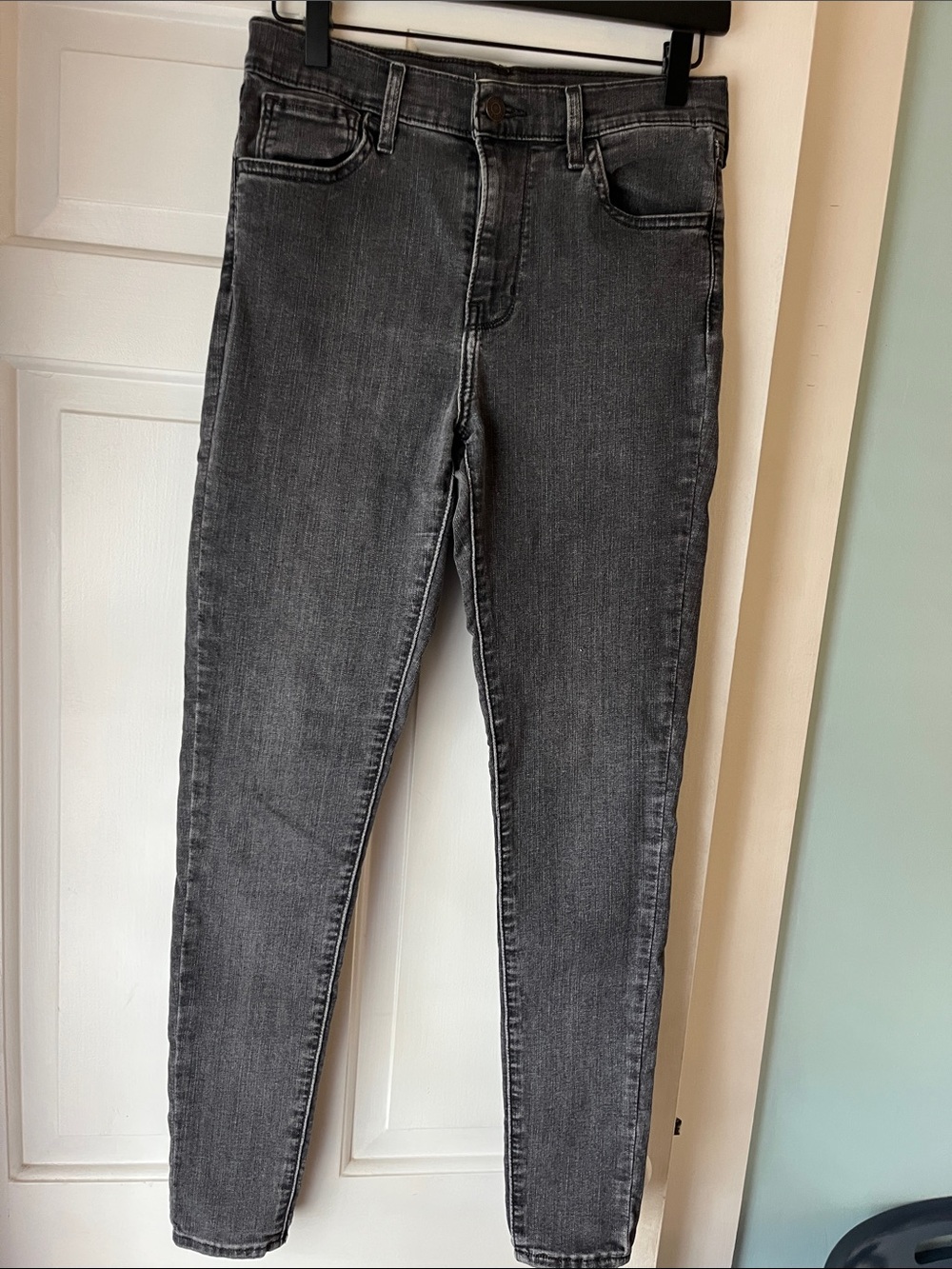 Levi’s 720 Super Skinny High-Rise Gray Jeans 28